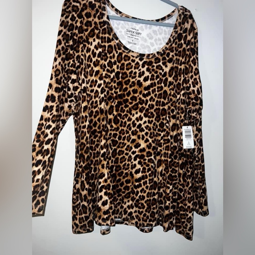 Torrid Size 3 Leopard Long Sleeve Top NEW WITH TAGS